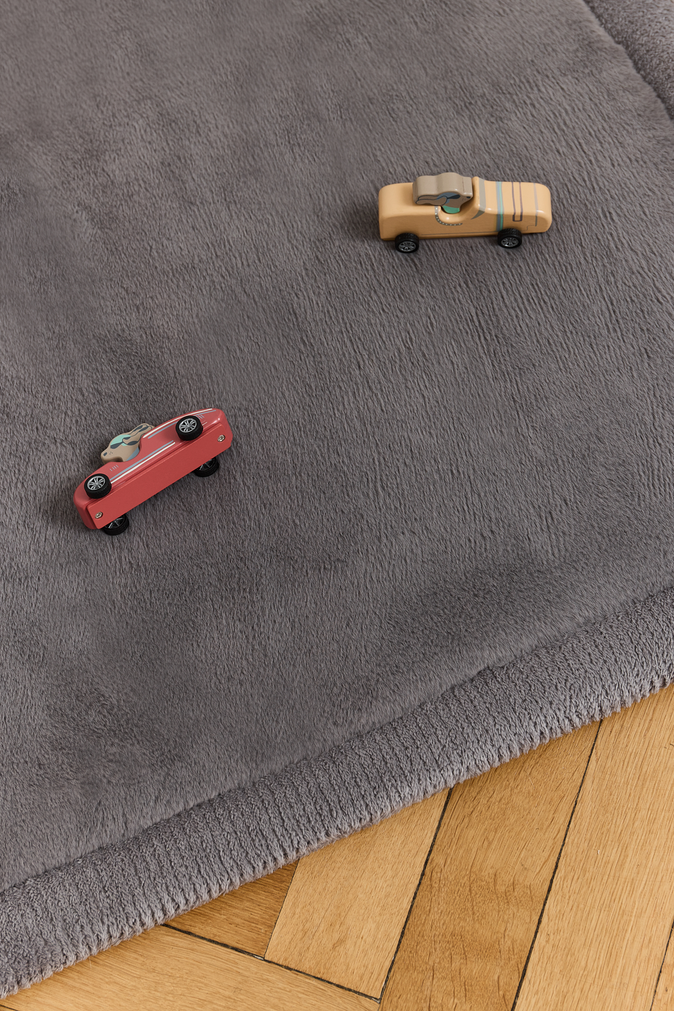 Covor pentru copii Fluffin Pătrat Gri Închis